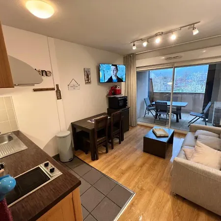 Apartment Appt Hyper-centre 4pers Terrasse Sud Vue Montagne *